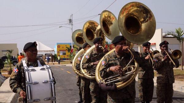 ElicFernandez's tweet image. El Presidente @DaniloMedina entrega ahora #JardinesDelGautier a 53 familias desalojadas de Gazcue. FOTO