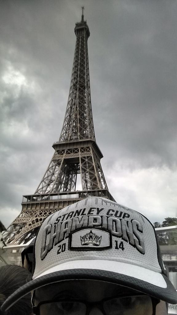 goodness_media's tweet photo. @GoDanteGo: thinking of last summer "Now in front of the Eiffel Tower Ooh la la #vacation" https://t.co/gnACO7blDu #JePriePourParis