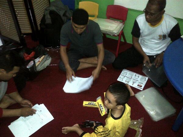 pksmuara's tweet photo. Alhamdulillah semalam sudah distribusi kelengkapan saksi.@PKSJaktim @pksjatinegara http://t.co/TmwT47bA0k