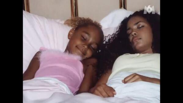 “<a href="/ThorneSelly/">Elly T.</a>: <a href="/PMPlove/">Parker McKenna Posey</a> And <a href="/msjenfreeman/">Jennifer Freeman</a> alia Kady And Claire 😴💄✨💗 So Many Memories &lt;3 I Like #MyWifeAndKids ”😂