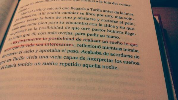 Mimifox20's tweet photo. Después de la lectura nocturna a dormir. http://t.co/hLX1BqdqtU