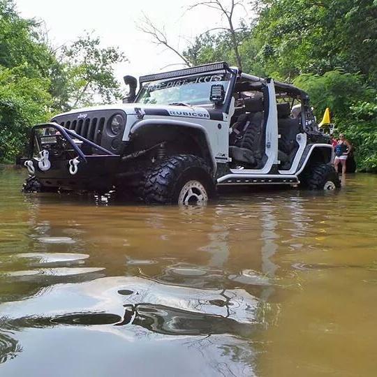 mdobbs122's tweet photo. #whitewidow exploring the river @JeepSlutt @Jeep_offroad @Jeep_Family @SpyderCompound @RigidNation @SexyJeeps @Jeep http://t.co/wyteYlPyO8
