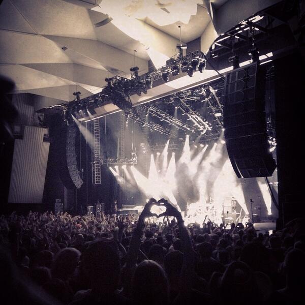 aaronpethic's tweet image. We love #phish #spac3 #bowie 🏇