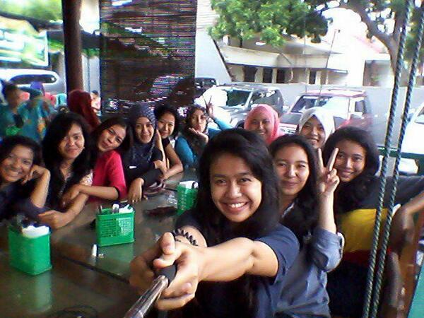 icamarilis's tweet photo. @Rusyrosali @nadyaisabella1 @anggiKDW @Daramayuri @tamasheBPD 😍😘 http://t.co/SGwUIfhg2A