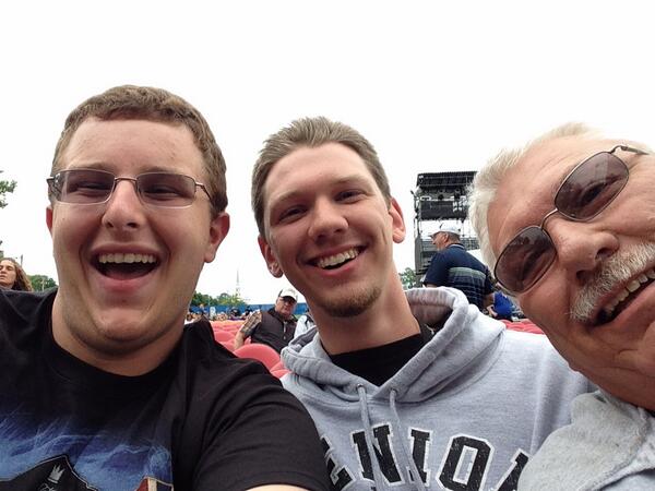 HowlandAndrew's tweet photo. At the foreigner Styx concert, @ScottBoies #styx #foreigner #letsrock http://t.co/a4Qy3WjK6i