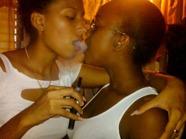 ScarletNiivar's tweet photo. Mii Nena*-* Huuka* time w/@ingreida30 http://t.co/1XbYnLxYQp