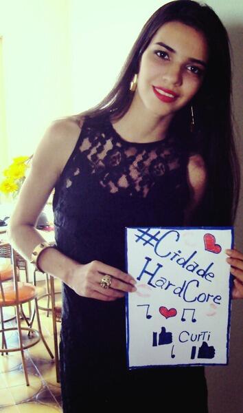 CidadeHardCore's tweet photo. A Gata da @Camilafonseca14 Tirou uma foto Linda e cheia de stilo para banda , Ficou Linda, os garotos adoraram/ Jaah http://t.co/9LqXcnk5xT