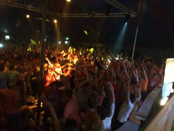 Geweldig! Winst na strafschoppen! #denekamp bedankt! De sfeer is fantastisch!!!!!! #zfd #wk2014