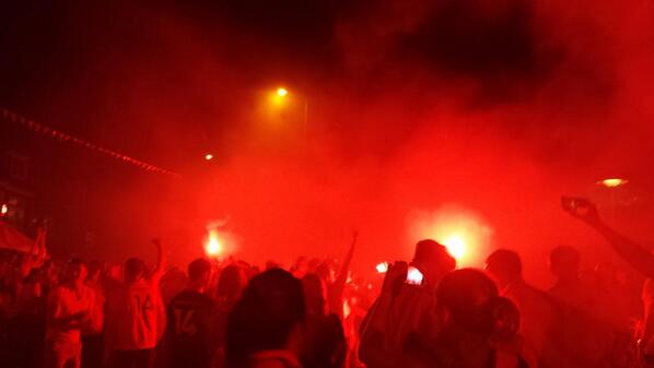 iam_kimz's tweet photo. #Utrecht ontploft zo'n beetje... #oranje http://t.co/A6eyAj4eas
