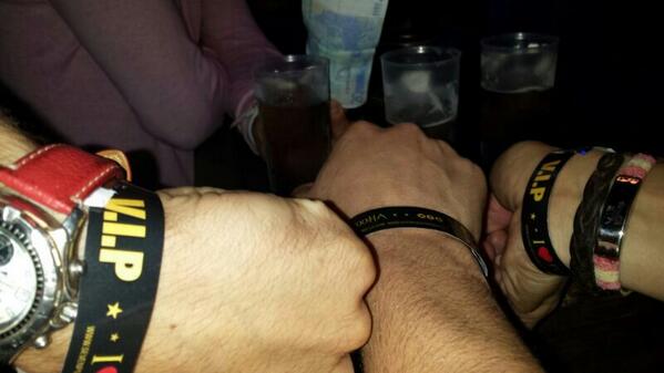 felixtrilli's tweet photo. Las fiestas tienen que ser asiNN....cn @jagogui29 @ToteManch @AlejandrinoxAle http://t.co/MegiG8TxhR