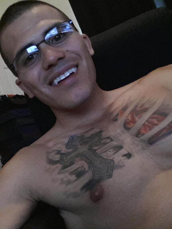 skammad's tweet image. #selfiesaturday #guyswithglasses #guyswithtattoos #bored #smile #tattoo #shirtsoff #itssummer
