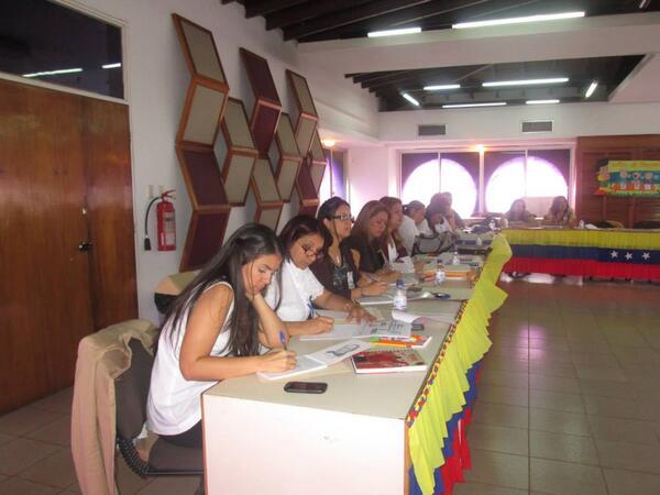 elmanuscrito's tweet photo. Digno se cualquier Cumbre @yalapala Mujeres de Revolución! http://t.co/jNuvpX8TNx