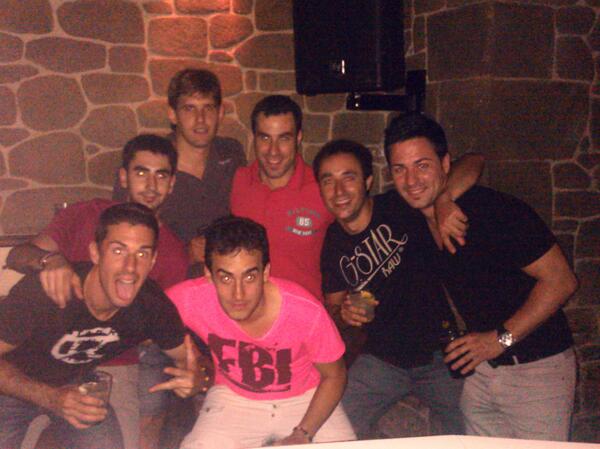 daniciordia's tweet photo. Al son de parchís... @DaniOzcariz @potxi4 @D10Velasco @JaviCamino en @BarKaixo thanks!! http://t.co/XroshQPw2o