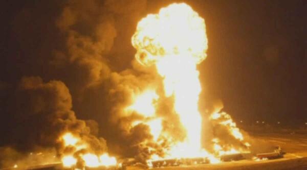 PiperNewsNet's tweet photo. CH4: Afghan Taliban torches hundreds of oil tankers (video) >==> http://t.co/79qLgI2IoX http://t.co/N2GZLihYcw #SPN via @StevePiperNet