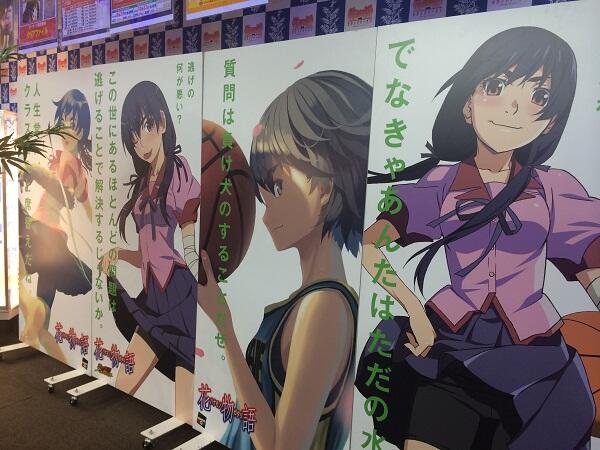西尾維新アニメプロジェクト 他にも 新宿アルタ前で使用した 花物語 の巨大告知パネルを展示中 幅１ｍ 高さ２ｍもある巨大なパネルで アニメイラスト 原作イラストがそれぞれ２枚づつあります 8 16の放送前にぜひもう一度ご覧ください Http T Co