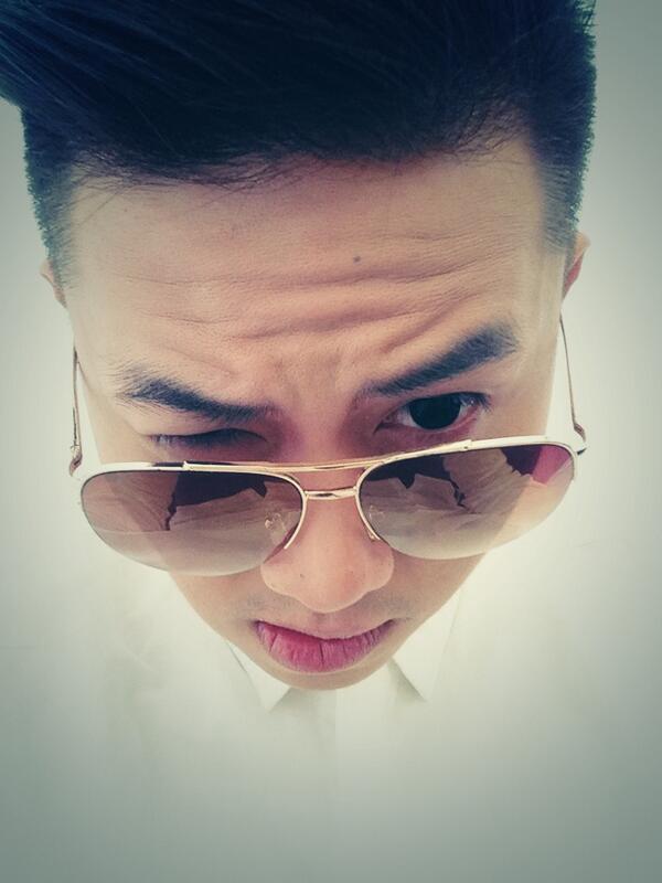 permisi orang ganteng mau lewat <a href="/rafaell_16/">Raphael</a> :)