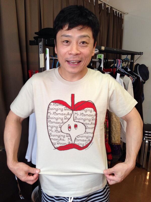 ソラミミスト、安斎肇さんデザインの振り下ろすTシャツ。2400円也〜。