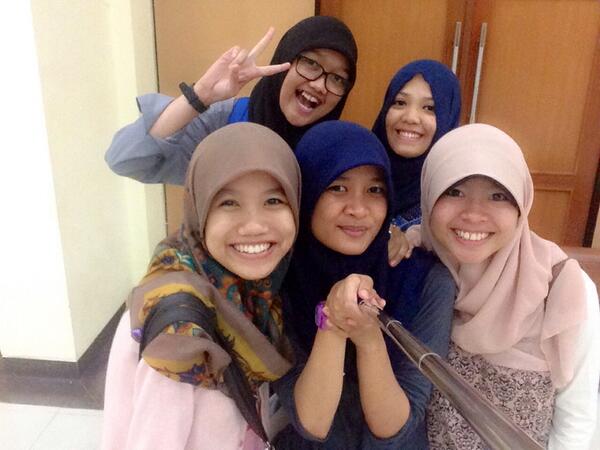 1,2,3 yu kabur yu :D "@alvinanovidya: Kapan lg photo sama raisa kaaan"<a href="/Eliza_FN/">Eliza Putri Ayu</a>: Hidup tongsis!!! <a href="/Ulaan13/">WULAN</a>. ""