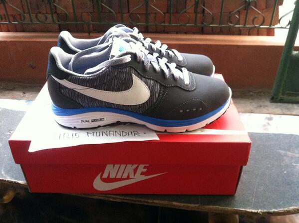 Harismunndar's tweet photo. Jual cepat, nike dual fusion retro original size 7 (40) BNIB price 850K nett (08995402405) @kickSolution http://t.co/fm8rKNIlOs