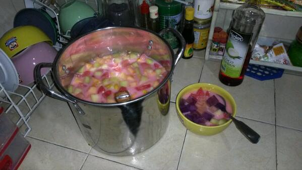 voltalim's tweet photo. Soup Buah ku dah jadi nih... Tunggu buka yaaaaa he he http://t.co/IPZP3RL5Sh