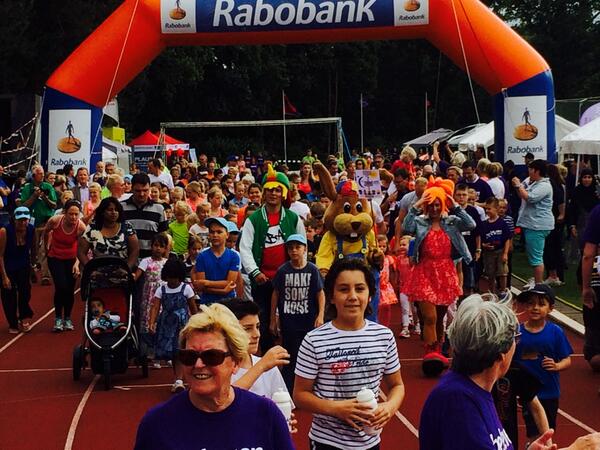 oosterhoutsamen's tweet image. De kindersamenloop is van start gegaan om klokslag 11.00 uur. #samenloop100