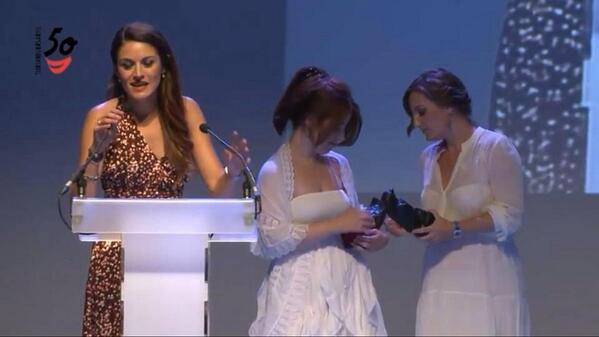 Enhorabona a la nostra companya <a href="/MireiaMolla/">Mireia Mollà</a> pel premi a la Contribució Cívica de la <a href="/CTuria/">Cartelera Turia</a> Molta força, valenta!