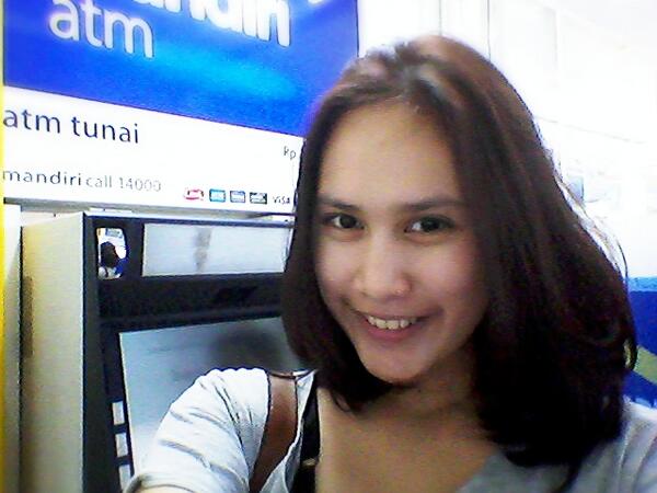 ajgprdptsr's tweet photo. @mandirifiesta #selfiemandiriatm #RADIUS2012 MANDIRI Lokasi Indomaret Tlogosari SEMARANG http://t.co/WZzef78TLe