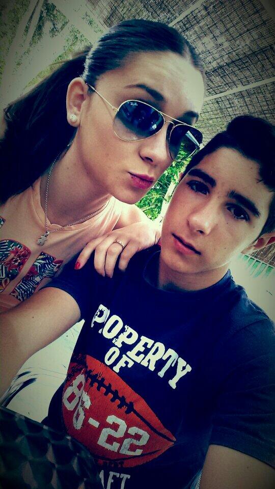 Alex24809842's tweet photo. Con mi prima @virginiaa0510 http://t.co/iTtNRiktU0