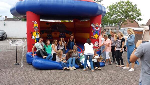 Fun4u_events's tweet image. Zelfs grote kinderen hebben plezier #kidsfestijn #oudedorp