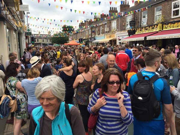 Nicola_Hudson's tweet image. Absolutely packed at the street party on #BishopthorpeRoad #York after the  #TDF2014 Fabulous atmosphere!!