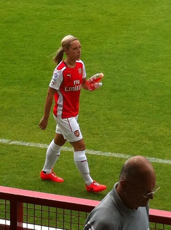 Dunia_Gooners's tweet image. Gooners banyak yang gak suka ama Jersey Home Puma, why? Pdhl keren lho :D