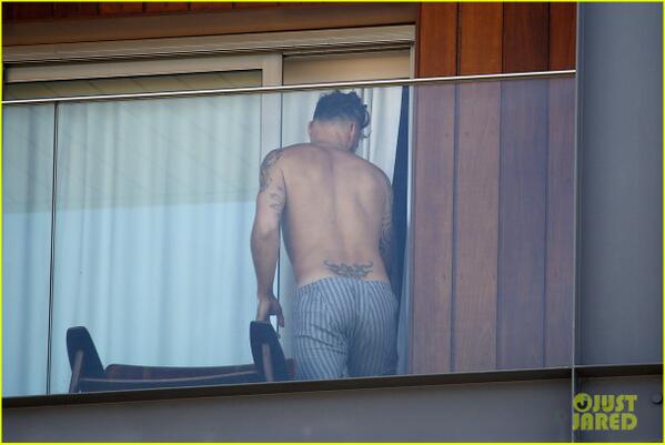 GuyRickyMartin's tweet photo. Rio http://t.co/RzWAm5clCX