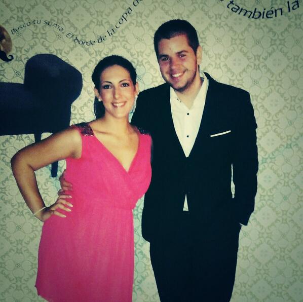 Marta_nicolas's tweet photo. De bodorrio con @Joaky21  :) http://t.co/7JDZ9JkBpe