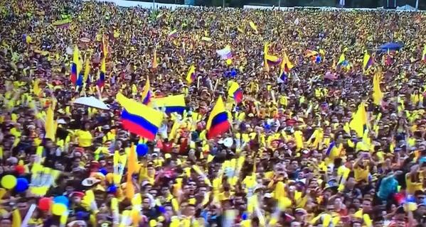 giraltpablo's tweet photo. Que maravilla el recibimiento a la selección colombiana. Inolvidable mundial! #VamosSudamerica  http://t.co/ez23ydVmsA