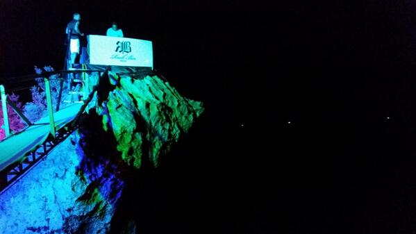 MinJisEO's tweet photo. @djspinna I am in rock bar right now..the music is amazing thanks!! please more hiphop hiphop!! I wanna groove ;) http://t.co/TxcsQvQv2l