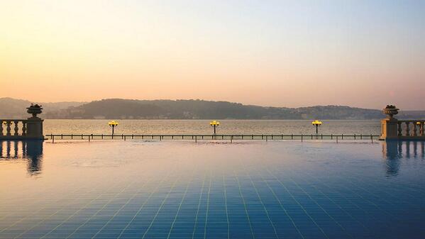 ISTANBUL_NOTES's tweet photo. ISTANBUL  #SUMMER  #TERRACE  #BEAUTIFULPLACE  #CIRAGANPALACE    http://t.co/fy7QcXYmBK