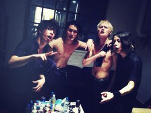 One Ok Rockファンbot ココは皆無 カイム 森やビルや人でさえも誰かの作る幻想で だったとしたら君はまさに 誰かの作るカラクリにまんまと手を貸しているのかい 皆無 Oneokrock ワンオク好きな人はrt Oorerさんと繋がりたい T Co One Ok Rockファンbot ココは皆無 カイム 森やビルや人でさえも誰かの作る幻想で だったとしたら君はまさに 誰かの作るカラクリにまんまと手を貸しているのかい 皆無 Oneokrock ワンオク好きな人はrt Oorerさんと繋がりたい T Co