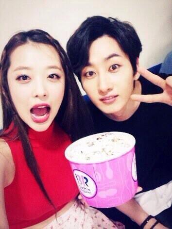 jilli_li's tweet photo. With은혁오빠~ 아이스크림 맛있었어요ㅎㅎ http://t.co/04TO1t40XF