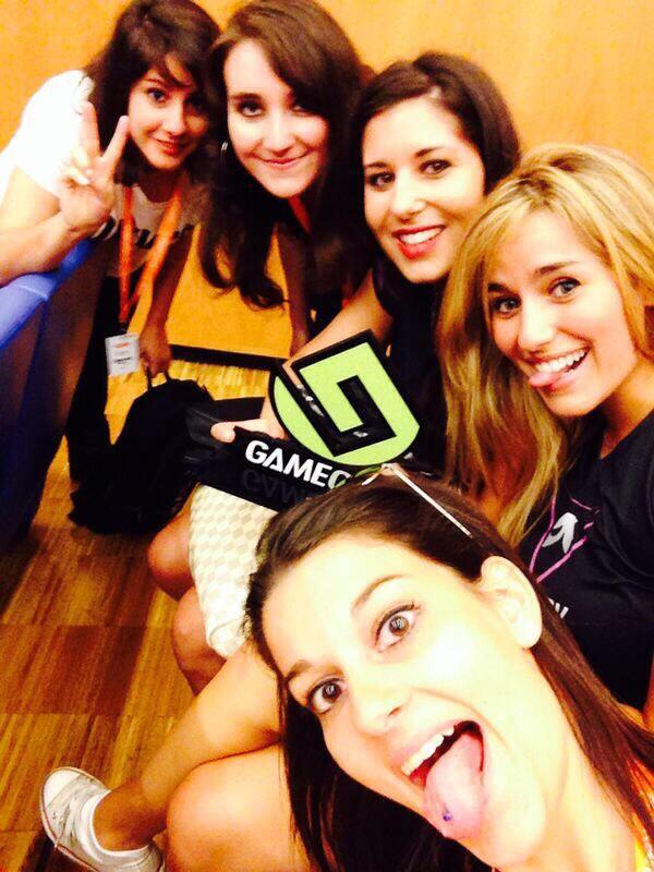 xRoseAli's tweet photo. Thank to My girls for this amazing weekend ! #gamegune #img #csgo #priincess #champagne โค๏ธ @Gamegune @Lalita_pro http://t.co/u8YNTWtTBM