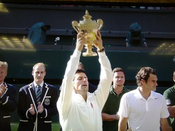 angelomangiante's tweet photo. Bisogna essere in due per una finale epica. #Djokovic merita di essere il n.1 al mondo. #Federer il n.1 di sempre. http://t.co/8R0qapqzRg
