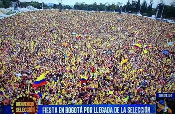 theScore's tweet photo. PHOTOS: You won't believe how Colombians greeted their World Cup team. Yes, those are people. http://t.co/dmCenSGeh6 http://t.co/9GW7S59gQd