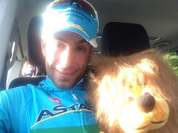 vincenzonibali's tweet photo. Io &amp; Leo!! 😃😃😃😃 http://t.co/QQf9wEhfen