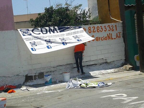GarciaNL_AJ's tweet photo. Con sol intenso y los jóvenes de AJG no se detienen!
En García Yo ♥ AJ  @AJuvenilNL @AccionJuvenil
 #PintemosAMéxico http://t.co/w5BgttXsZt