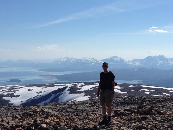 unnmanskow's tweet photo. Kjølen, Tromsø #arcticsummer #hotashell http://t.co/jzPevB2wmo
