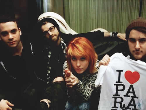 picsparamore tweet picture