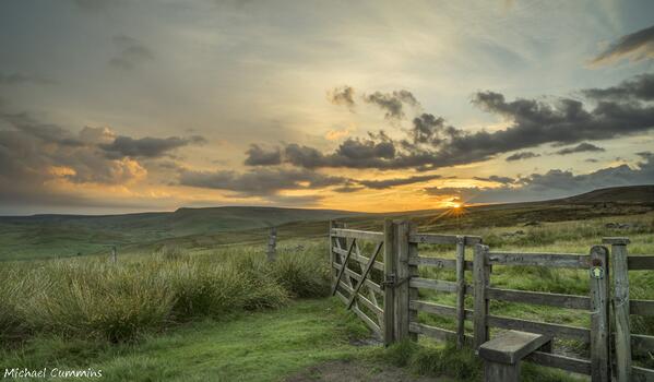 DontJustVisit's tweet image. Sunrise in the #PeakDistrict today: facebook.com/photo.php?fbid… @CountryfileMag @vpdd @VisitBritain @peakdistrict