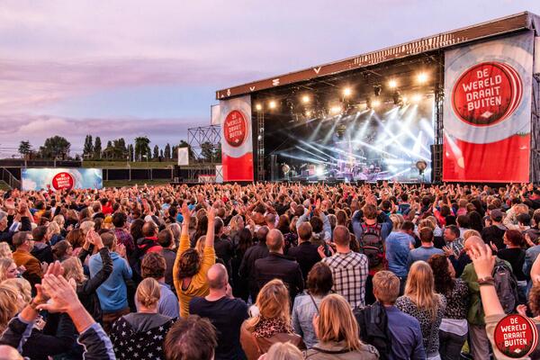 DWDBuiten's tweet photo. Dit was het, #DWDBuiten 2014 zit er op. Iedereen bedankt voor een fantastisch festival! http://t.co/vPre22brPZ