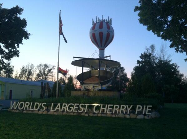 World's largest cherry pie!  @CharlevoixCVB  @PureMichigan  #roadsidekitsch  #roadtrippinthruMichigan