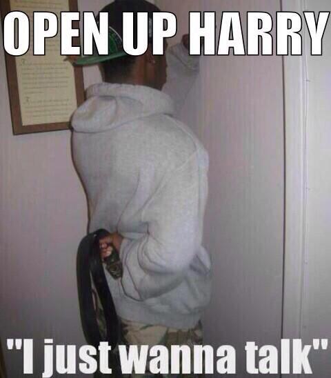 NarryMyDream's tweet image. Exclusive picture of Liam at Harry's door rn #HarryDontLickAnything