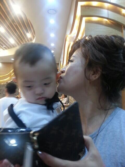 제 첫손주입니다 예쁘죠 
세월이 너무 빠른것 같습니다